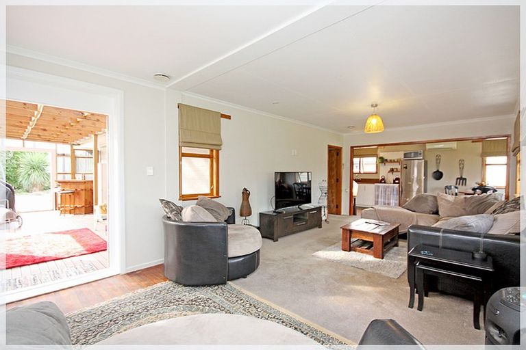 Photo of property in 2 Ngaire Street, Longburn, Palmerston North, 4412