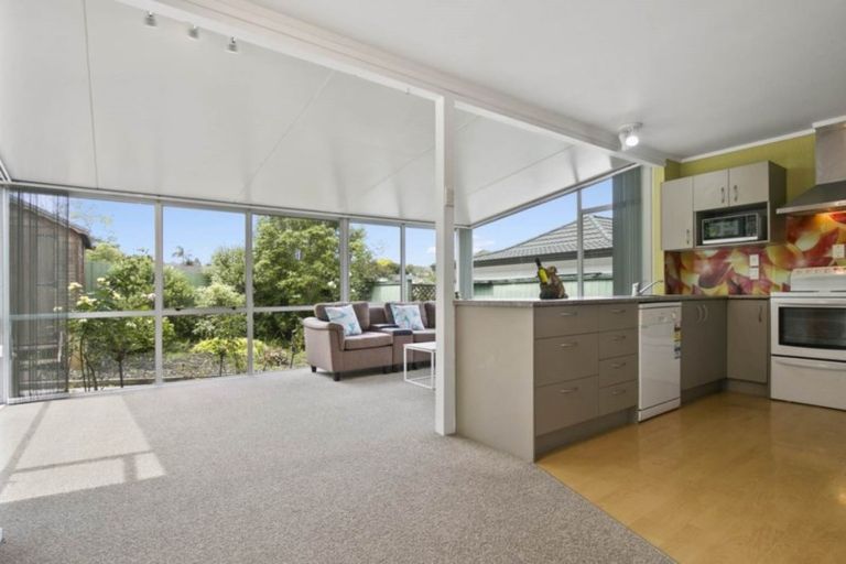 Photo of property in 37 Takapu Street, Henderson, Auckland, 0612