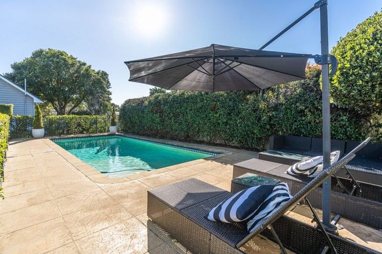 Photo of property in 77 Hinemoa Street, Birkenhead, Auckland, 0626