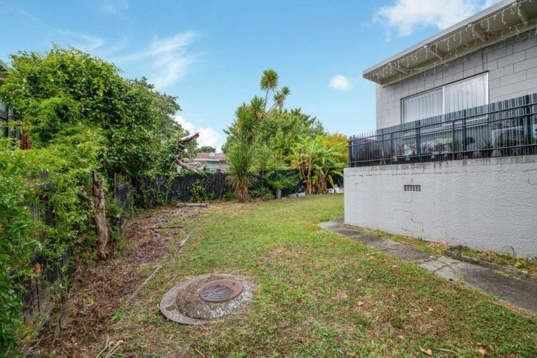 Photo of property in 4/92 Titirangi Road, New Lynn, Auckland, 0600