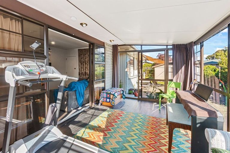 Photo of property in 11 Fairmont Place, Hornby, Christchurch, 8042