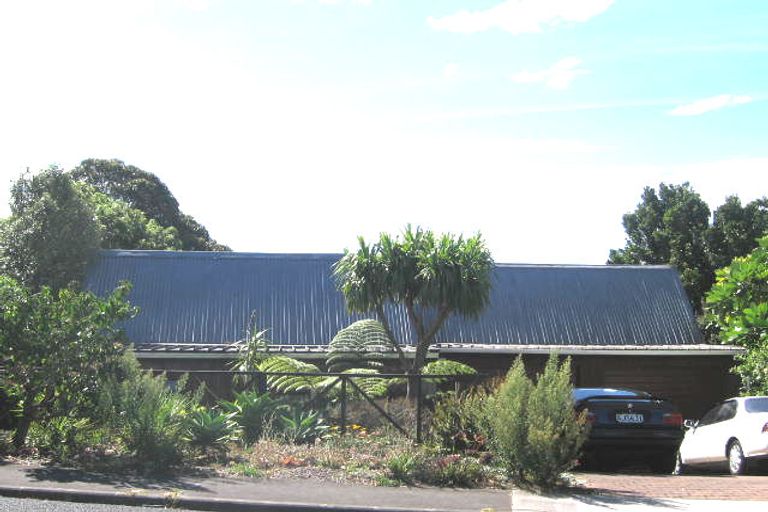 Photo of property in 18 Marlborough Avenue, Glenfield, Auckland, 0629