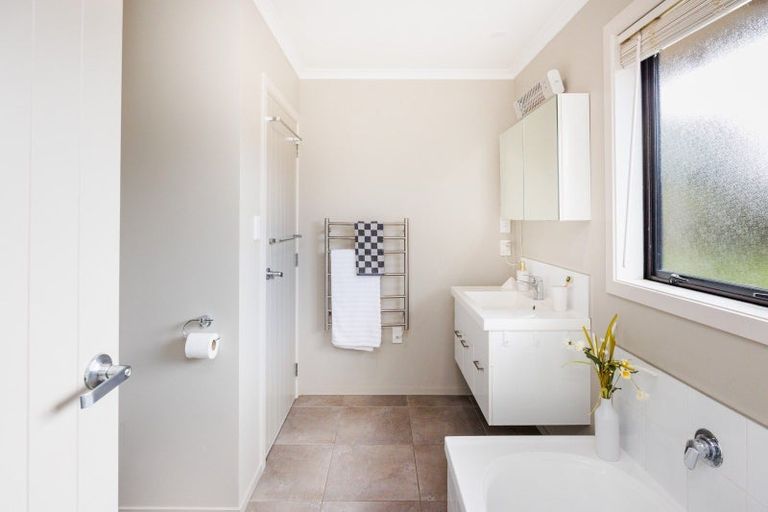 Photo of property in 7 Lorenzo Place, Kelvin Grove, Palmerston North, 4414