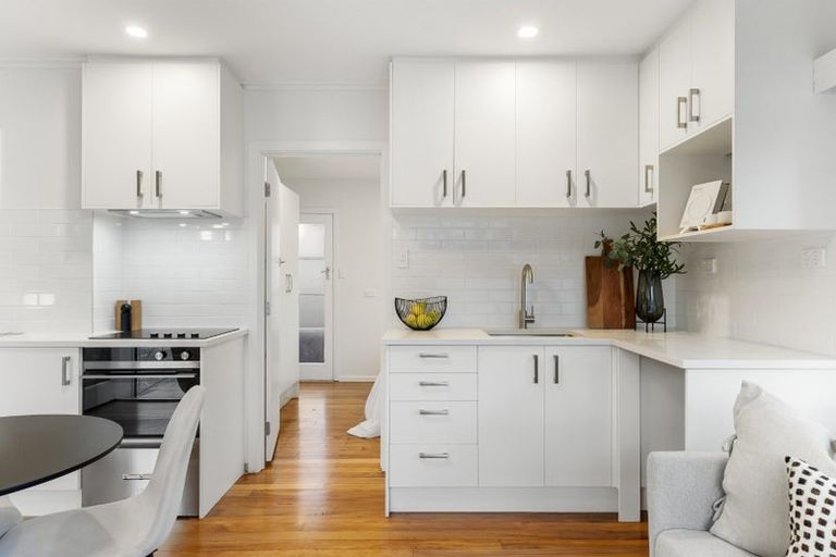 Photo of property in 2/34 Evelyn Place, Hillcrest, Auckland, 0627