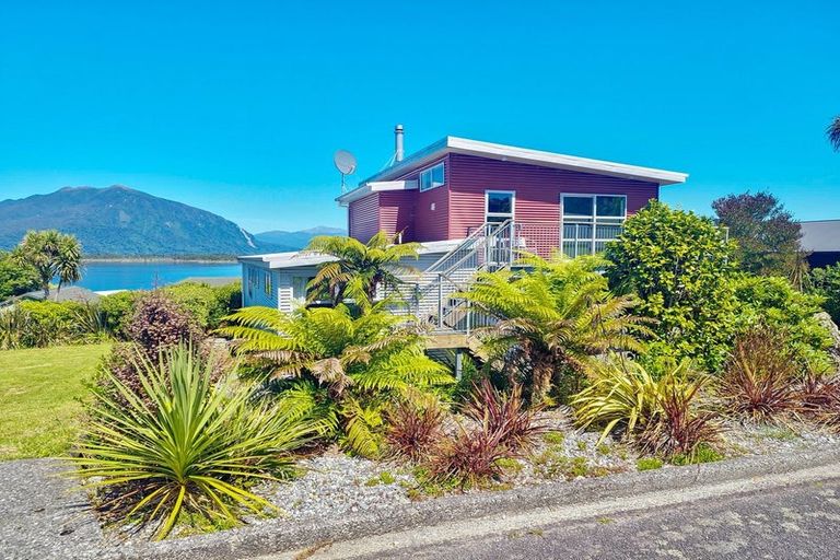 Photo of property in 44 Koe Street, Moana, 7872