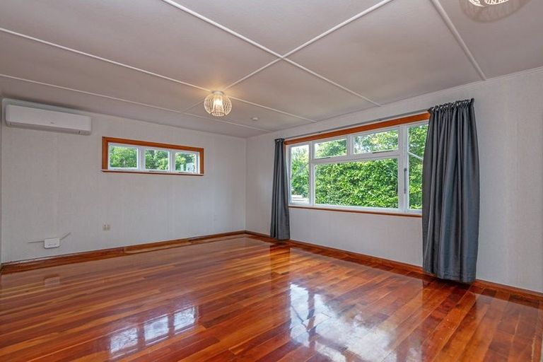 Photo of property in 77 Shamrock Street, Takaro, Palmerston North, 4412