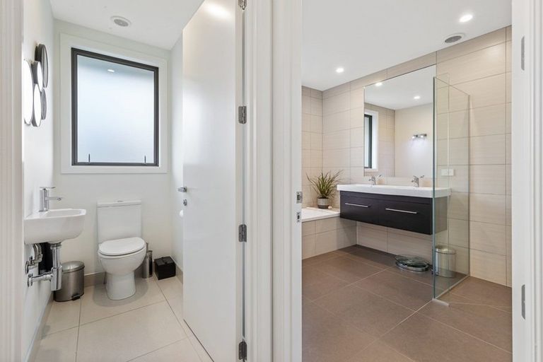 Photo of property in 2 Widgeon Place, Lake Hayes, Queenstown, 9304