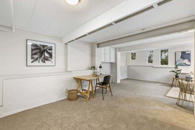Photo of property in 38 Woodside Road, Massey, Auckland, 0614