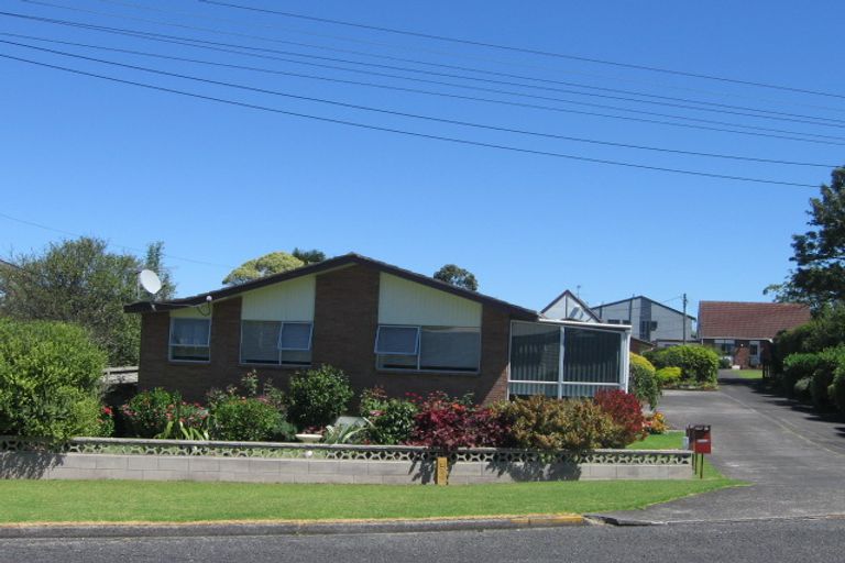 Photo of property in 3/5 Tobruk Crescent, Milford, Auckland, 0620
