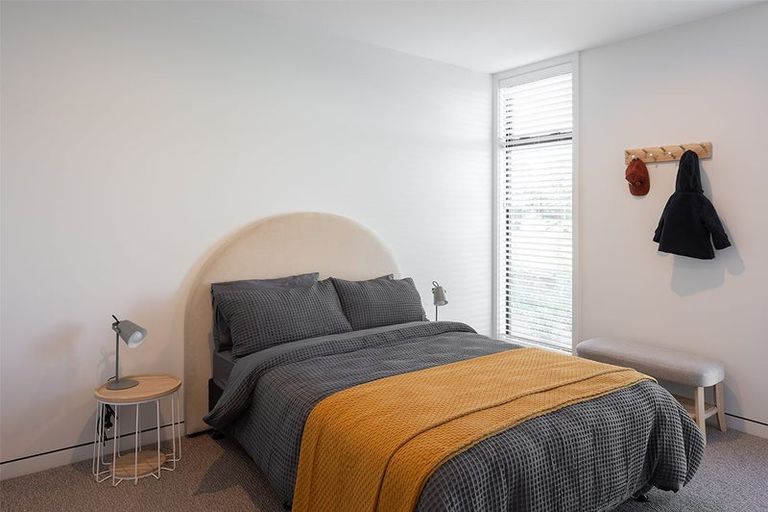 Photo of property in 70 Oak Road, Poraiti, Napier, 4112