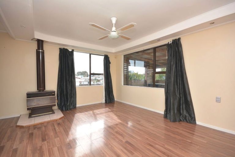 Photo of property in 1/1 Rebecca Rise, Weymouth, Auckland, 2103