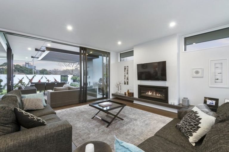 Photo of property in 64 Clyde Road, Ilam, Christchurch, 8041