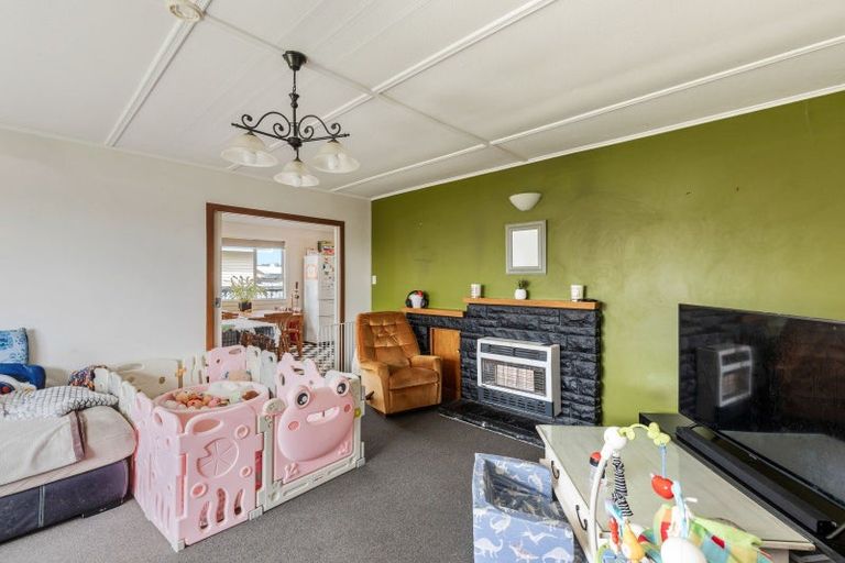 Photo of property in 11 Truby King Street, Merrilands, New Plymouth, 4312