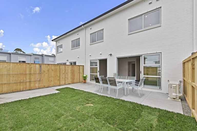 Photo of property in 48 William Wallbank Crescent, Swanson, Auckland, 0614