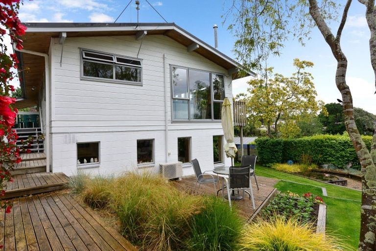 Photo of property in 92 Poaka Avenue, Dinsdale, Hamilton, 3204