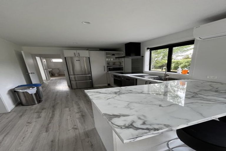 Photo of property in 2 Cleland Close, Wanaka, 9382