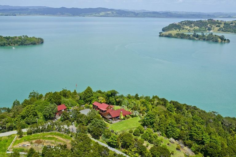 Photo of property in 105 Tahunatapu Road, Parua Bay, Whangarei, 0174