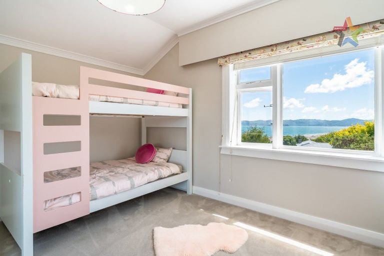 Photo of property in 8g Tawa Street, Eastbourne, Lower Hutt, 5013