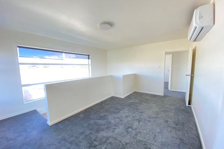 Photo of property in 52c Convair Crescent, Mangere, Auckland, 2022