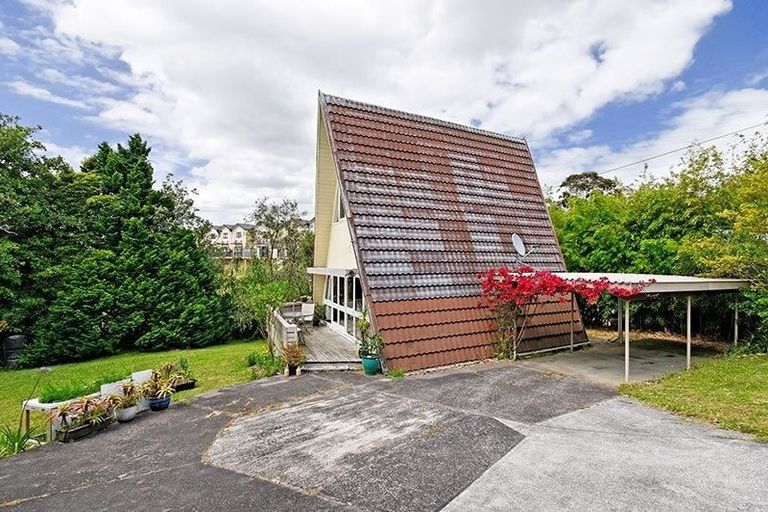 Photo of property in 24 Cornwall Street, Te Atatu South, Auckland, 0610