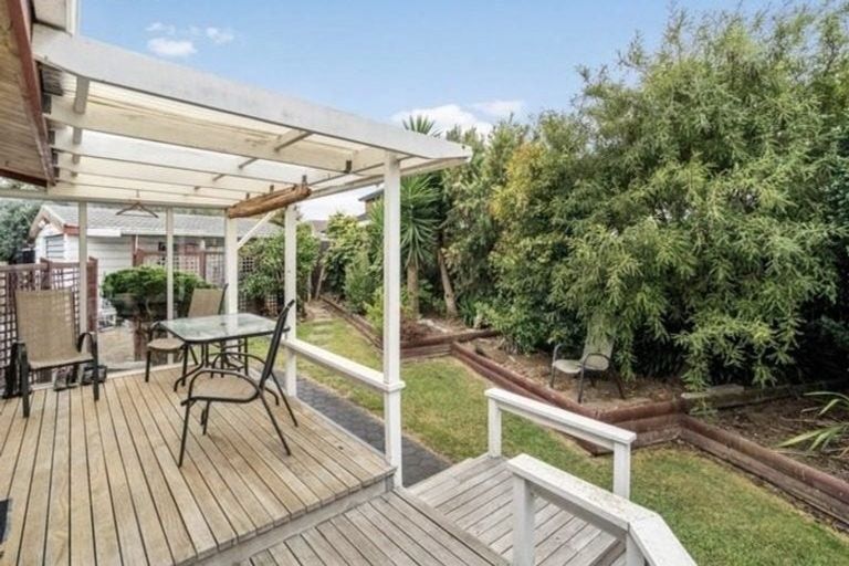 Photo of property in 3 St Annes Crescent, Wattle Downs, Auckland, 2103
