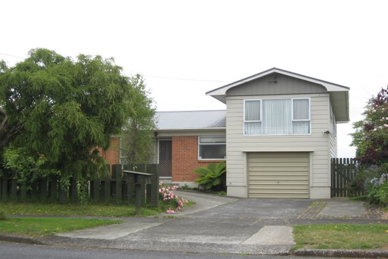 Photo of property in 1 Albert Place, Pukekohe, 2120