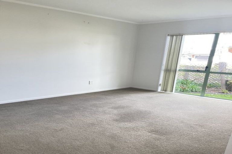 Photo of property in 38 Harbour Lights Close, West Harbour, Auckland, 0618