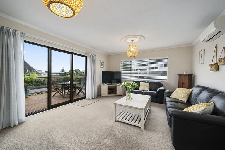 Photo of property in 14 Frances Street, Waikanae Beach, Waikanae, 5036