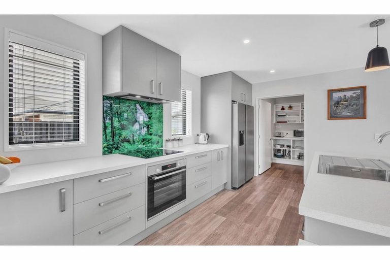 Photo of property in 3 Mccahon Drive, Rangiora, 7400