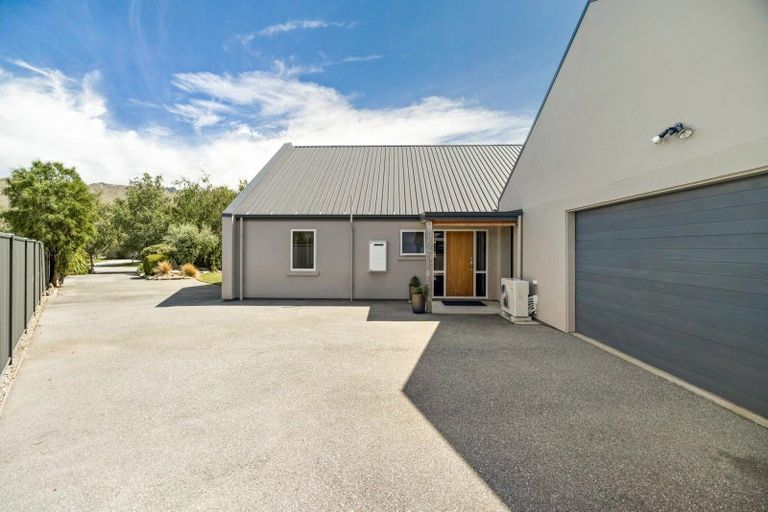 Photo of property in 18 Quartz Lane, Mount Pisa, Cromwell, 9383