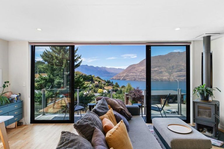Photo of property in 45 Dart Place, Fernhill, Queenstown, 9300