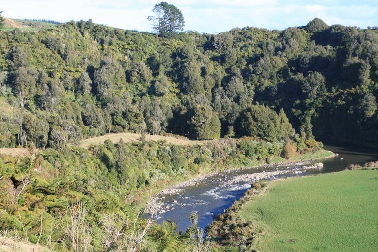 Photo of property in 888a Otaraoa Road, Tikorangi, Waitara, 4383