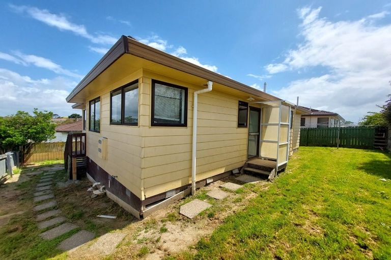 Photo of property in 2/19 Silver Creek Road, Weymouth, Auckland, 2103