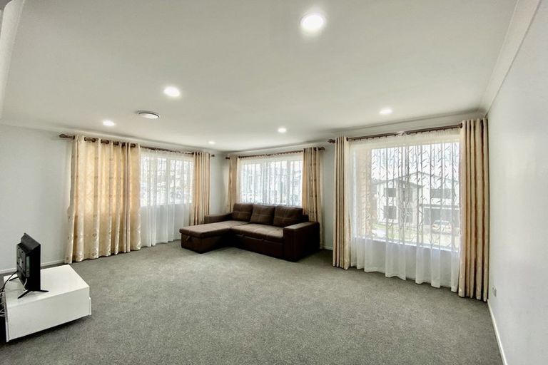 Photo of property in 40 Tinaku Road, Flat Bush, Auckland, 2019