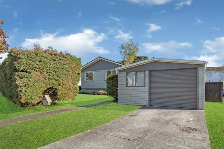 Photo of property in 47 Claverdon Drive, Massey, Auckland, 0614