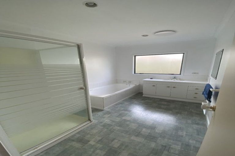 Photo of property in 2/5 Campbell Place, Papakura, 2110