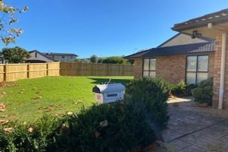 Photo of property in 37 Belcoo Crescent, East Tamaki, Auckland, 2013