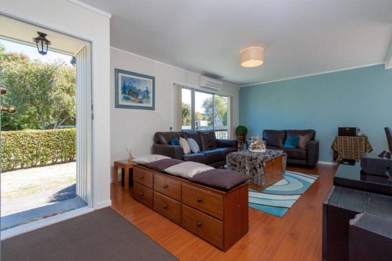 Photo of property in 5 Lisa Rise, Half Moon Bay, Auckland, 2012