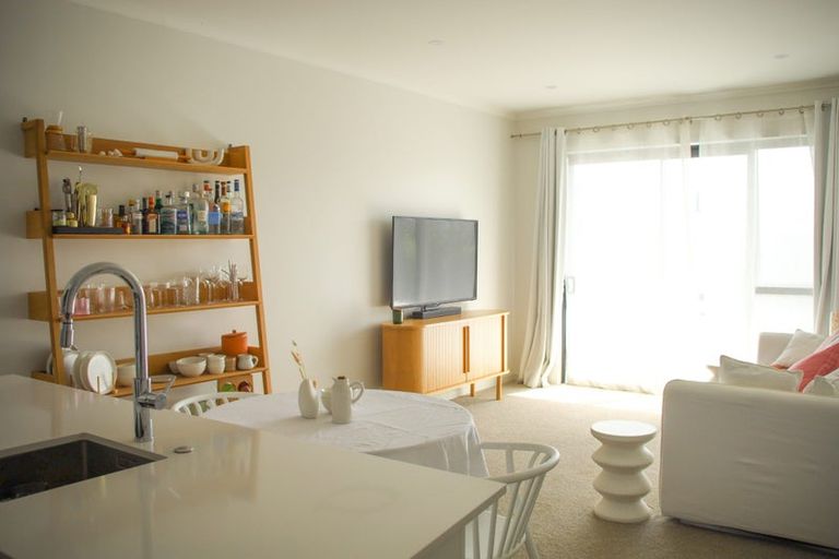 Photo of property in 6/1 Genevieve Lane, Hobsonville, Auckland, 0616