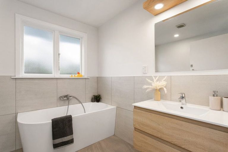 Photo of property in 126 Kendal Avenue, Burnside, Christchurch, 8053