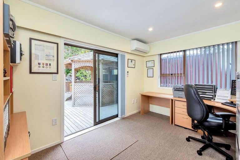 Photo of property in 11 Robin Lane, Browns Bay, Auckland, 0630