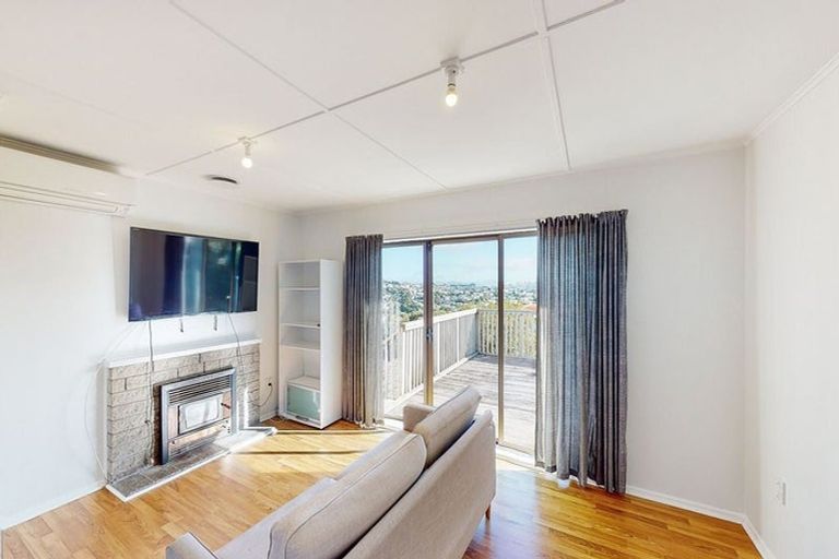 Photo of property in 22 Link Road, Newlands, Wellington, 6037