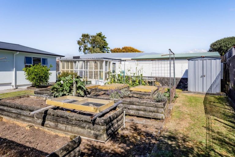 Photo of property in 8 Mahoe Street, Strandon, New Plymouth, 4312