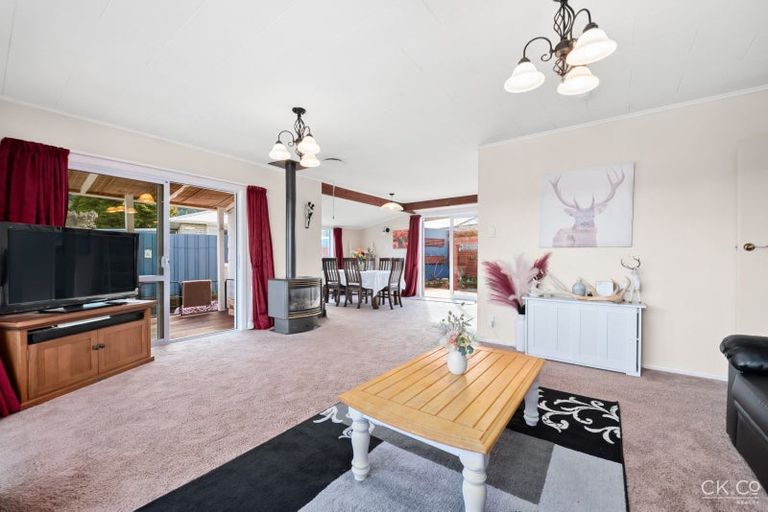 Photo of property in 22 Denver Grove, Totara Park, Upper Hutt, 5018