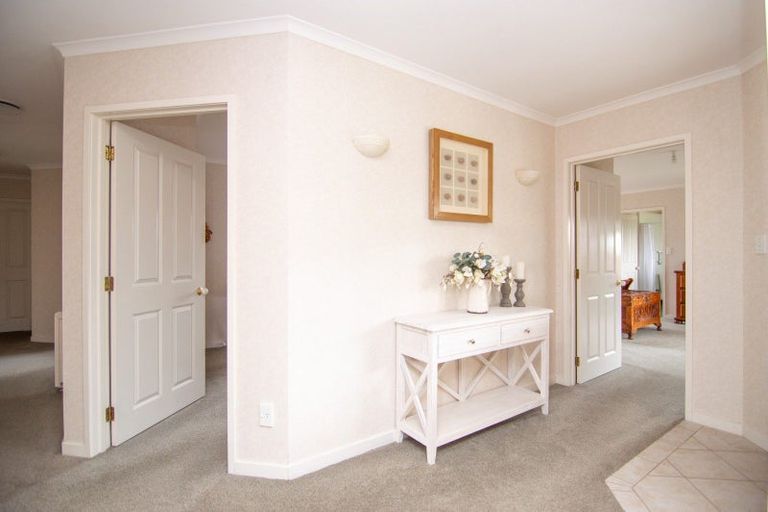 Photo of property in 23 Cashmere Drive, Fitzherbert, Palmerston North, 4410