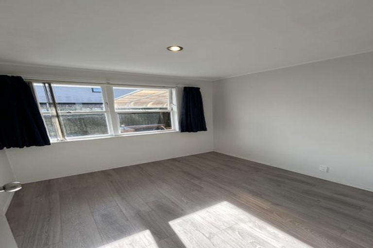 Photo of property in 30c Pinedale Place, Henderson, Auckland, 0610