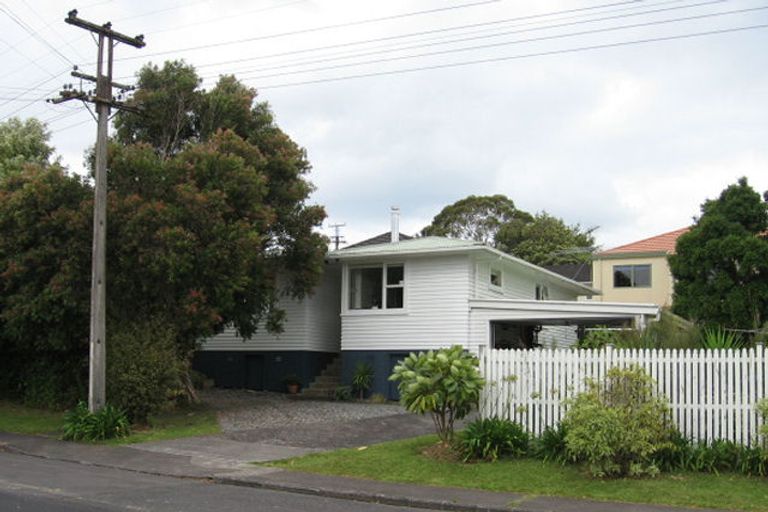 Photo of property in 36 Selwyn Crescent, Forrest Hill, Auckland, 0620
