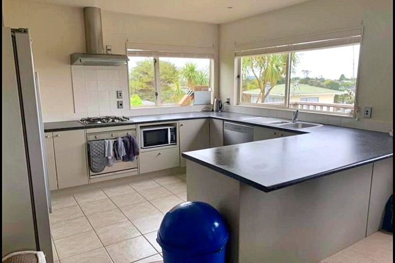 Photo of property in 2/23 Tui Glen Road, Birkenhead, Auckland, 0626