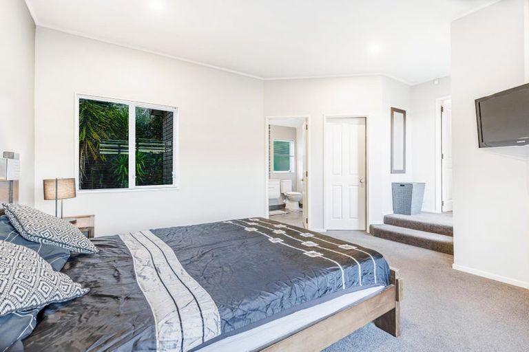 Photo of property in 6 Hanly Close, West Harbour, Auckland, 0618