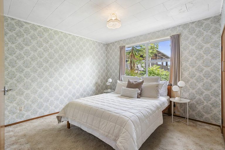 Photo of property in 5 Papa Place, Birkdale, Auckland, 0626